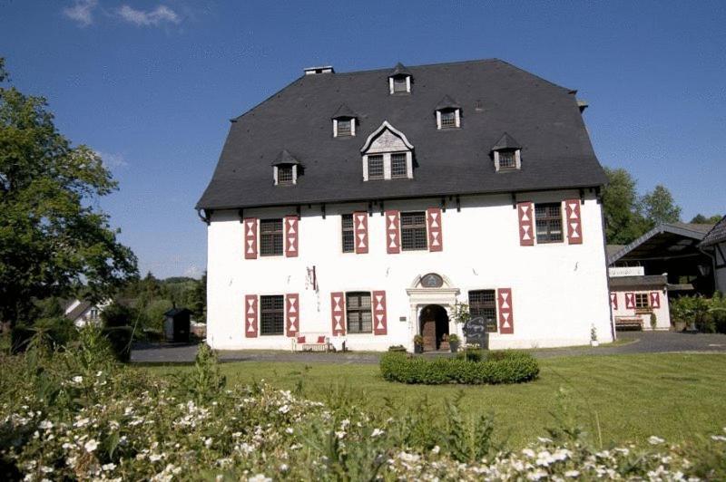 Malteser Komturei Hotel / Restaurant Bergisch Gladbach Dış mekan fotoğraf